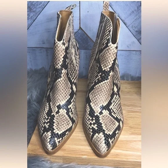 MARC FISHER NWOB ANNABEL WESTERN HEELED SNAKESKIN BOOTIE - Picture 3 of 9